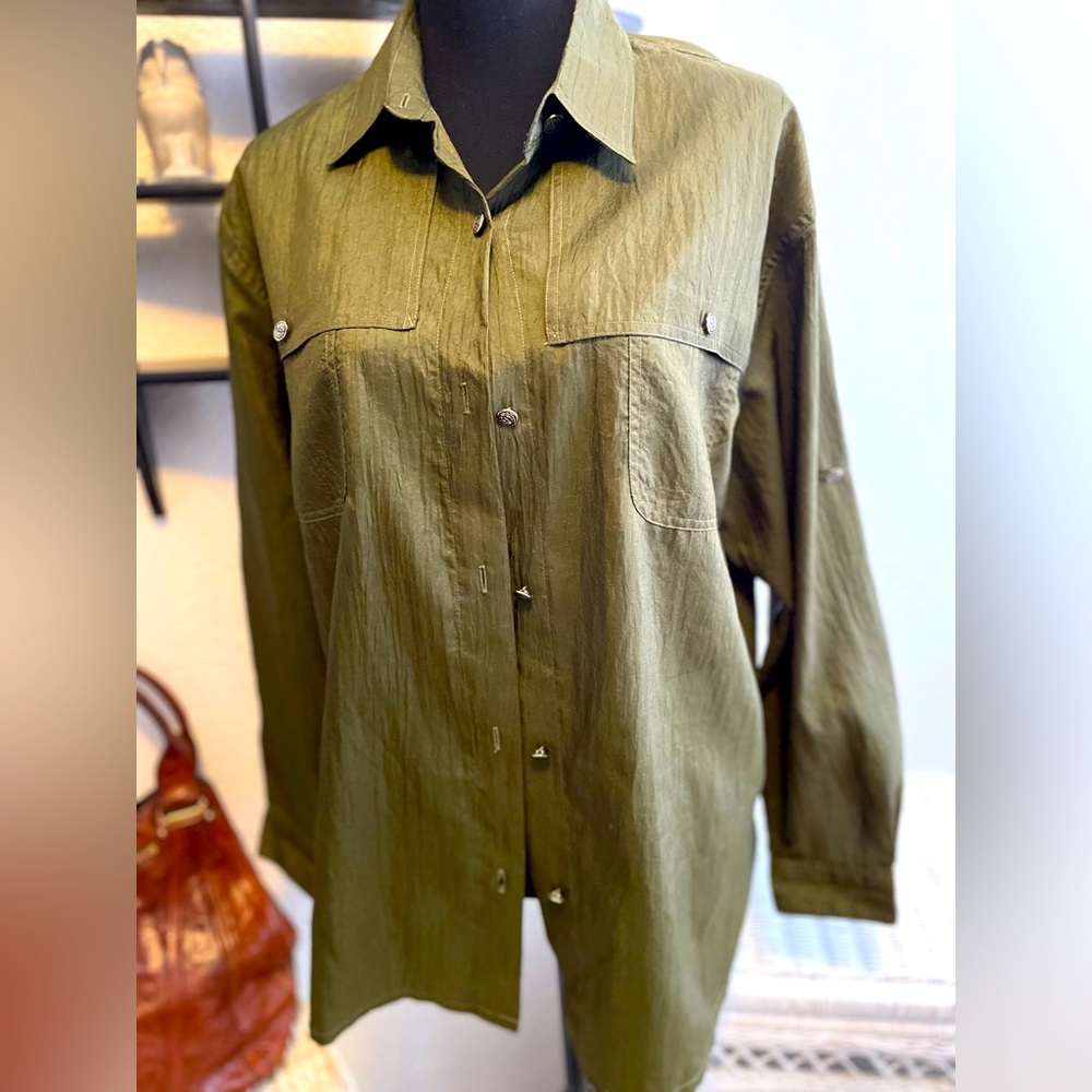Karen Scott olive top sz 14 - button up with adjustable sleeves & front pockets